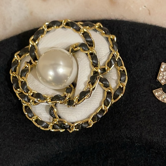 Chanel white Camellia French wool black beret hat - Picture 5 of 8